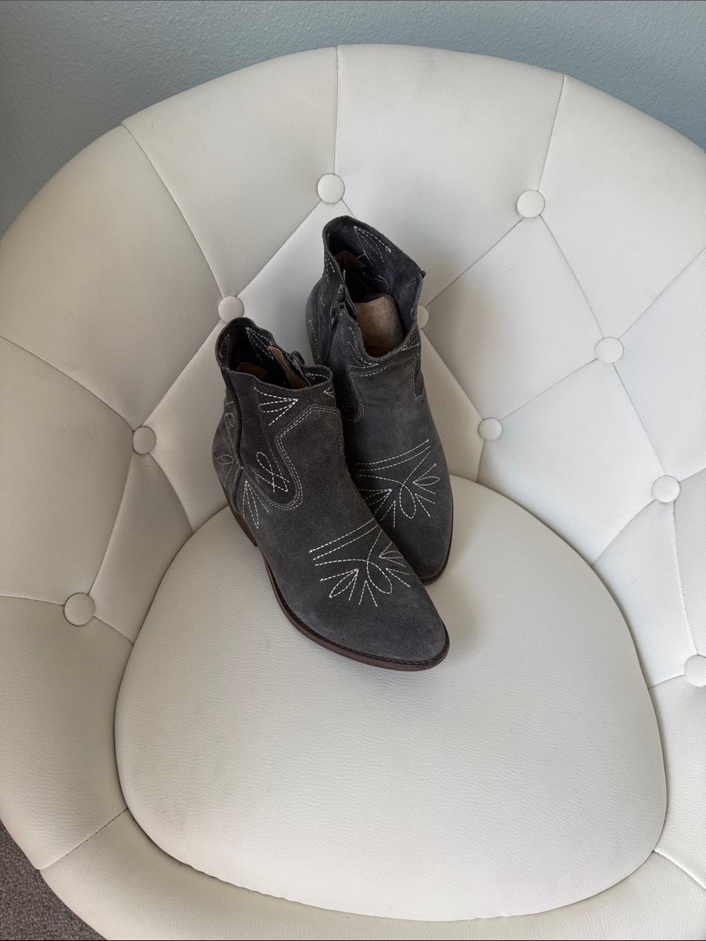 Lucky Brand LK-FLORINIAH Gray Suede Western Ankle Boots US7 Contrast Stitching - Picture 6 of 12